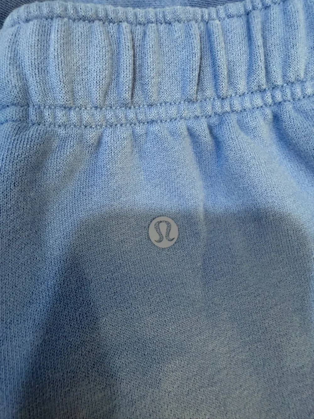 lululemon athletica Women's Scuba Mid-Rise Oversized Short 7" pool party size M - Picture 11 of 12